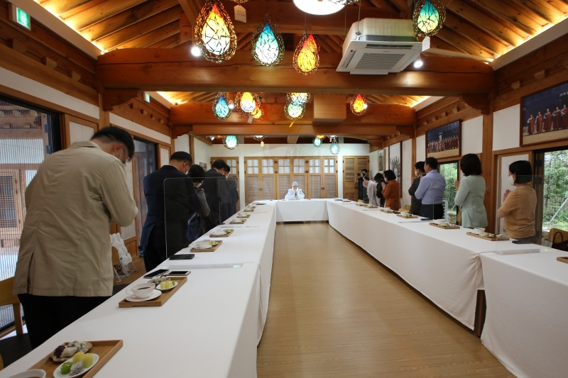 동문회의 (1)